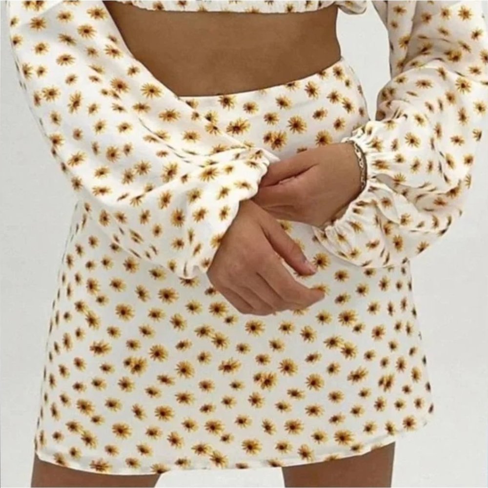 WeWoreWhat Ditsy Daisies Mini Slip Skirt - NWT